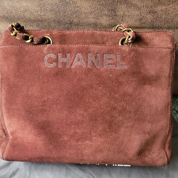 Authentic suede Chanel tote - Picture 1 of 8